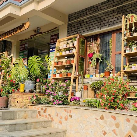 Hotel October Inn Pokhara Extérieur photo