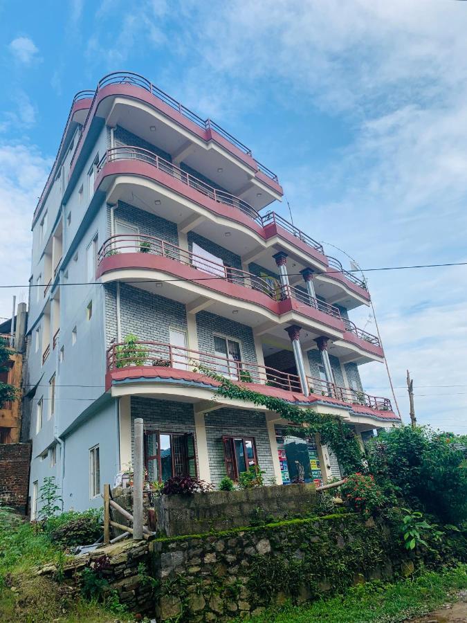 Hotel October Inn Pokhara Extérieur photo