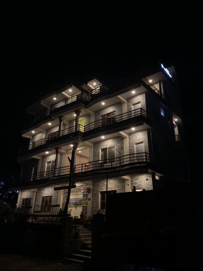 Hotel October Inn Pokhara Extérieur photo