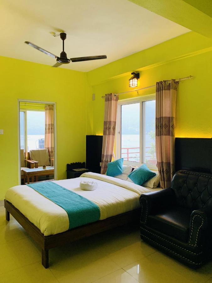 Hotel October Inn Pokhara Extérieur photo