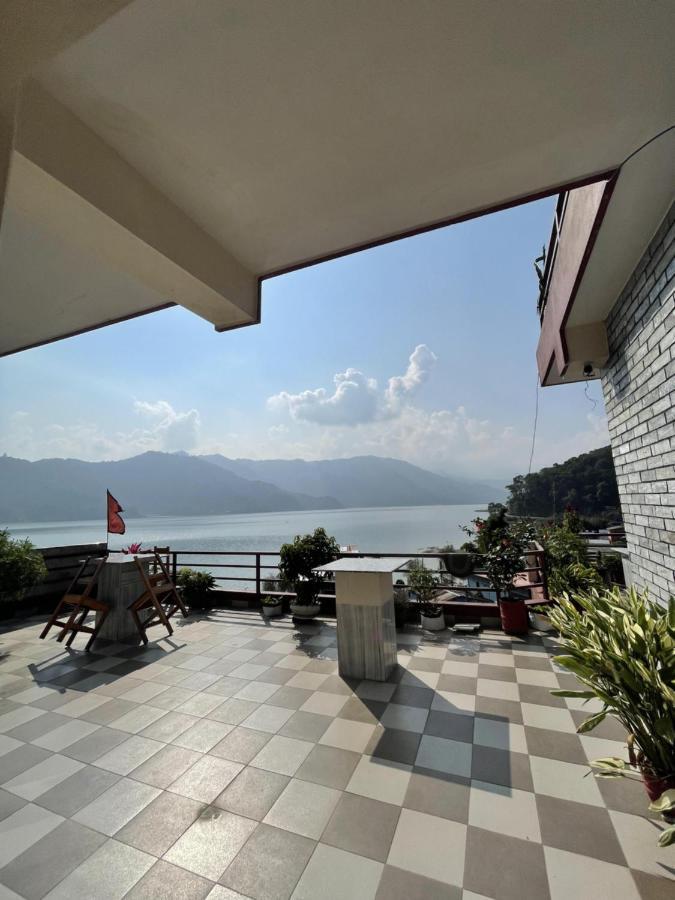 Hotel October Inn Pokhara Extérieur photo
