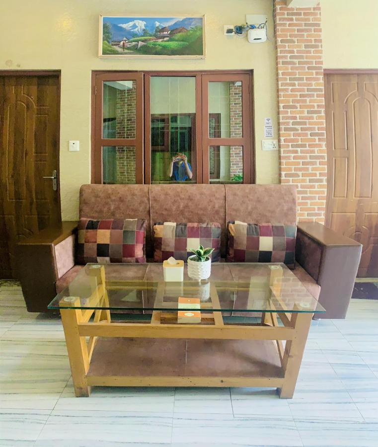Hotel October Inn Pokhara Extérieur photo