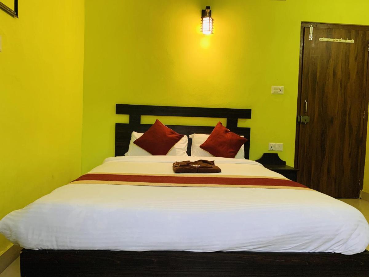 Hotel October Inn Pokhara Extérieur photo