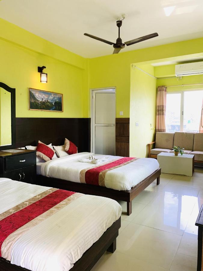 Hotel October Inn Pokhara Extérieur photo