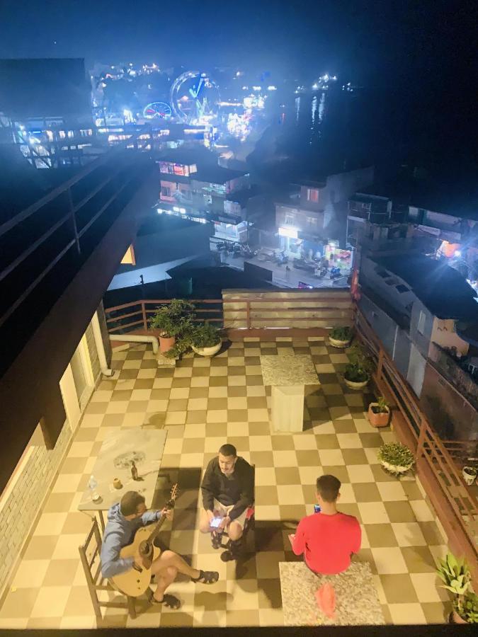 Hotel October Inn Pokhara Extérieur photo