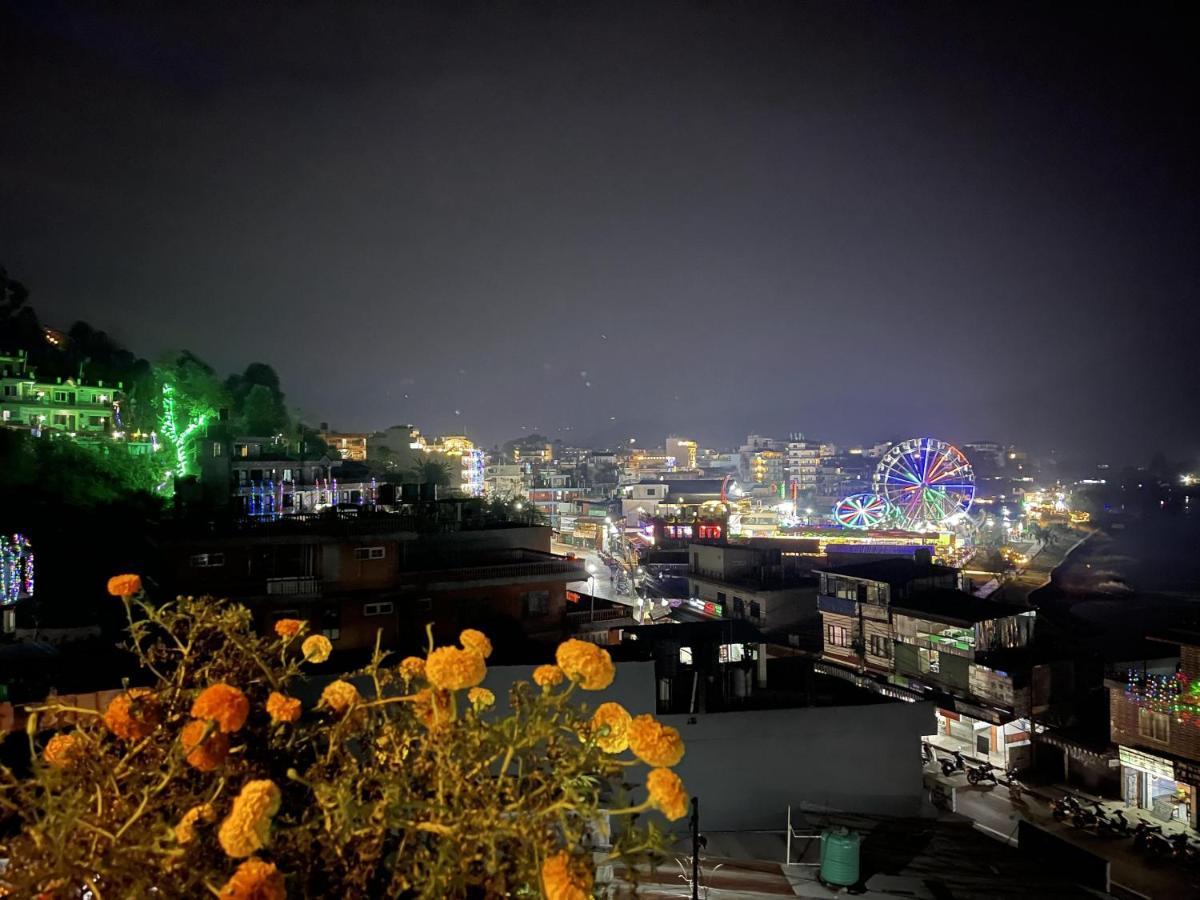 Hotel October Inn Pokhara Extérieur photo