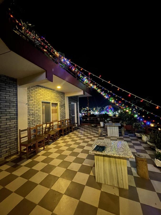 Hotel October Inn Pokhara Extérieur photo