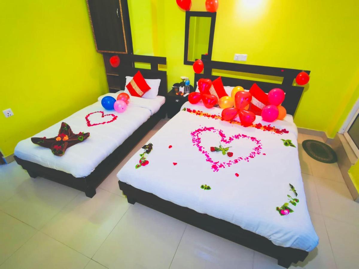Hotel October Inn Pokhara Extérieur photo