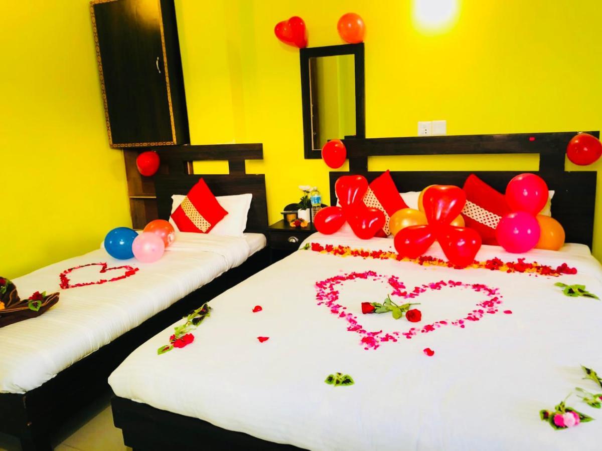 Hotel October Inn Pokhara Extérieur photo