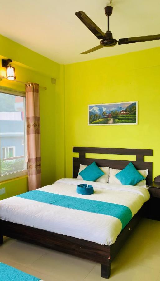 Hotel October Inn Pokhara Extérieur photo