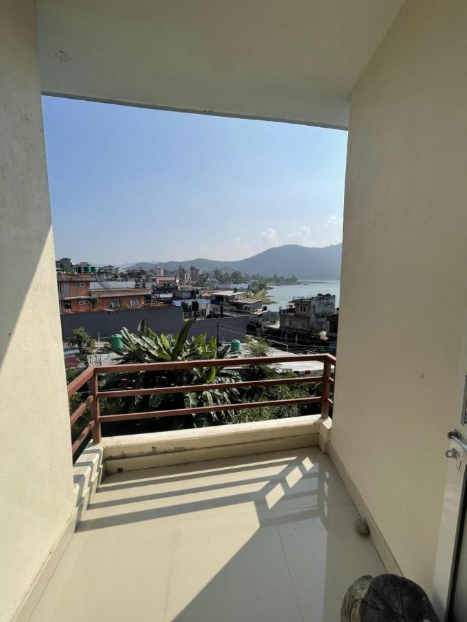 Hotel October Inn Pokhara Extérieur photo