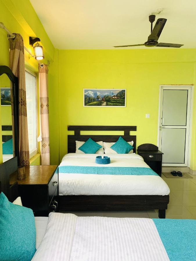Hotel October Inn Pokhara Extérieur photo