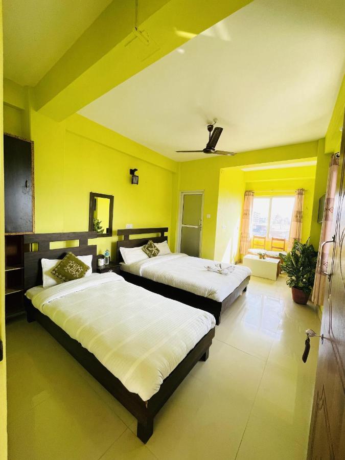 Hotel October Inn Pokhara Extérieur photo