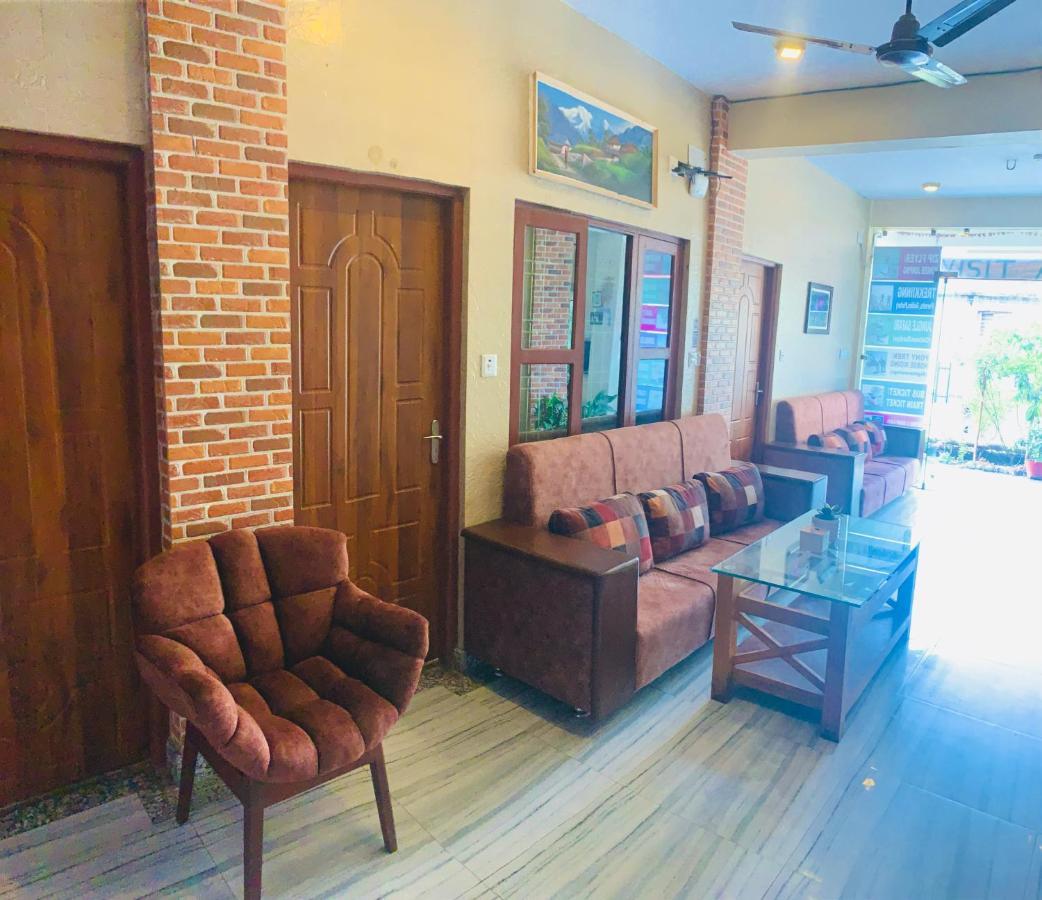 Hotel October Inn Pokhara Extérieur photo
