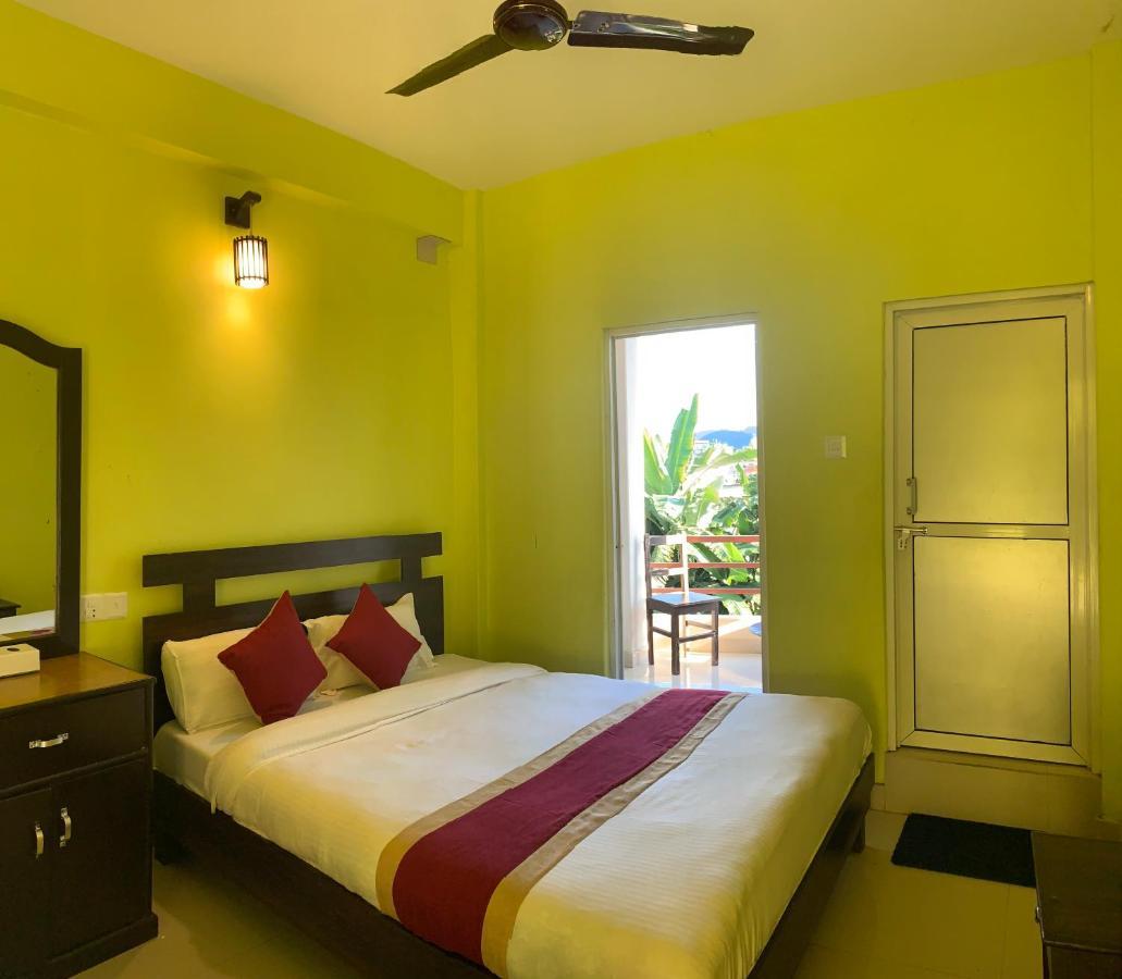 Hotel October Inn Pokhara Extérieur photo