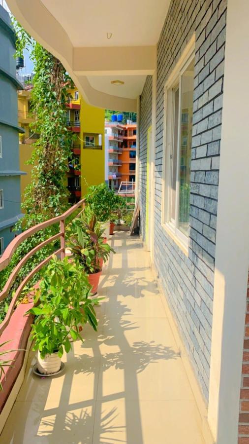 Hotel October Inn Pokhara Extérieur photo