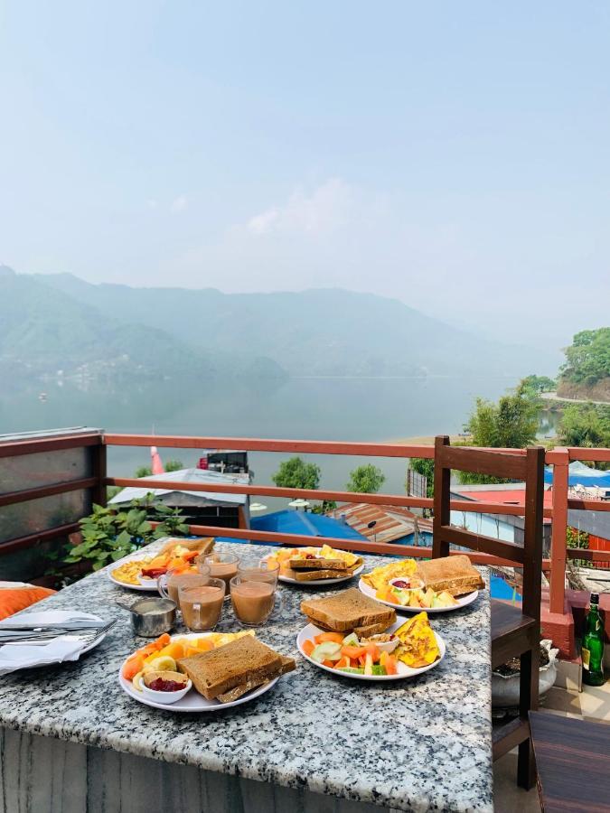 Hotel October Inn Pokhara Extérieur photo