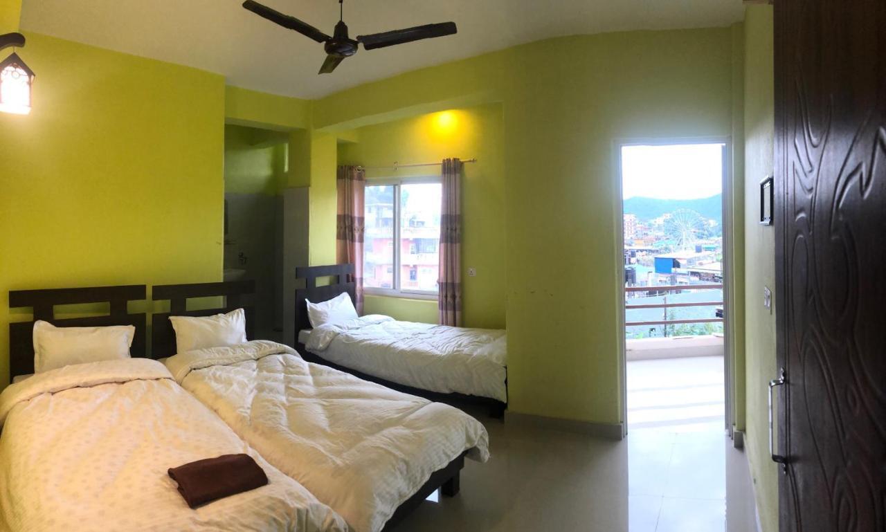 Hotel October Inn Pokhara Extérieur photo