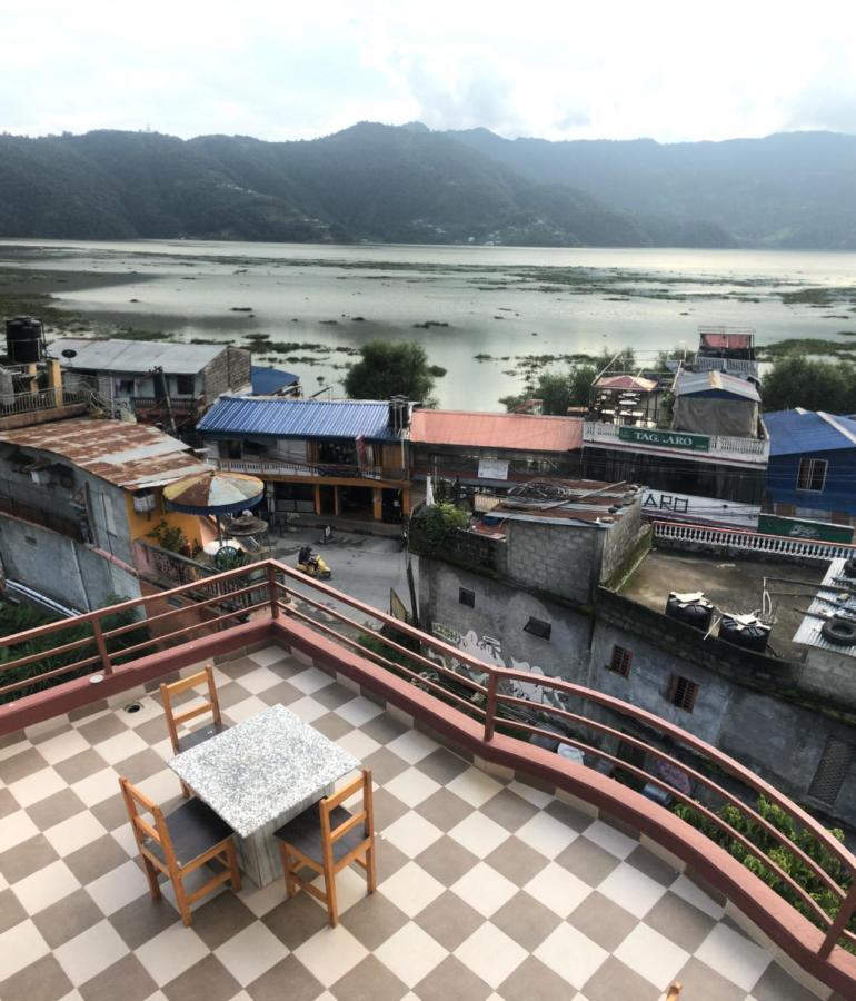 Hotel October Inn Pokhara Extérieur photo